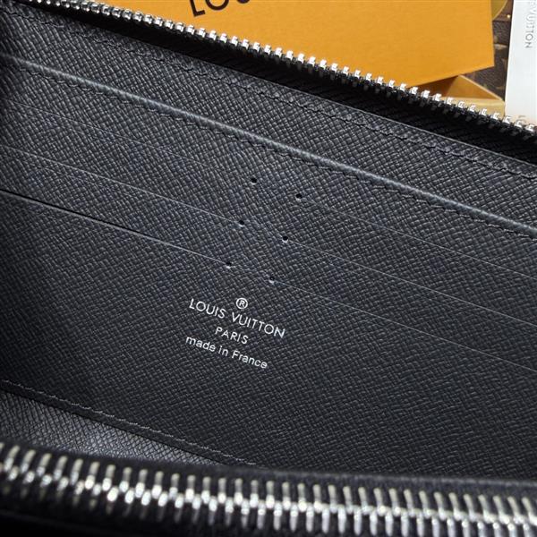 2026122105447959 310